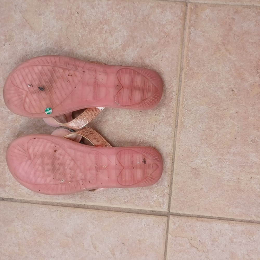 Hello Kitty Sandals 😺 🩴 - Picture 2 of 4